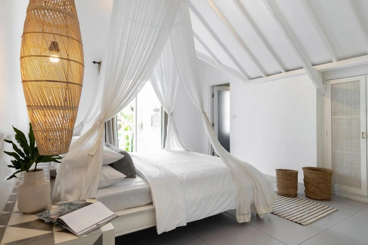 Aora Dua - Modern Tropical Hideaway In Central Seminyak Villa